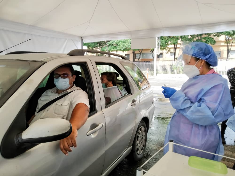 Habilitan servicio "Auto PCR" en Caracas para diagnóstico de COVID-19 | Casos de COVID-19 y muertes siguen en descenso en las Américas, dice OPS