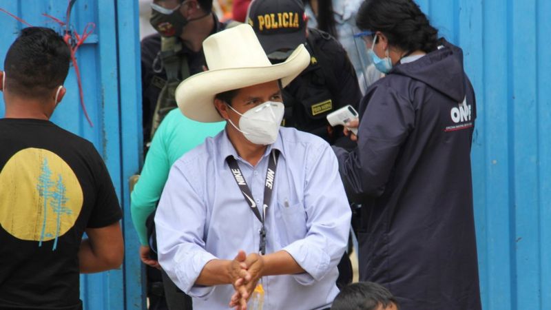 Perú deportará a extranjeros que "se portaron mal", dice Pedro Castillo