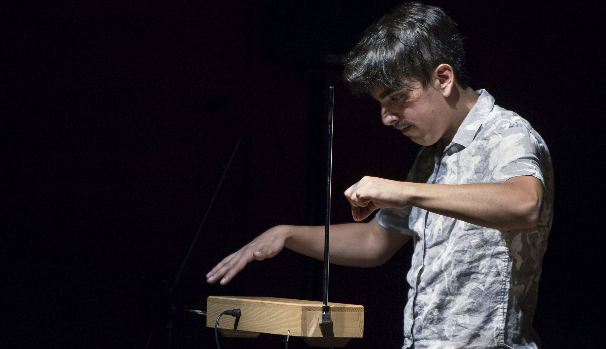 Theremin, un instrumento