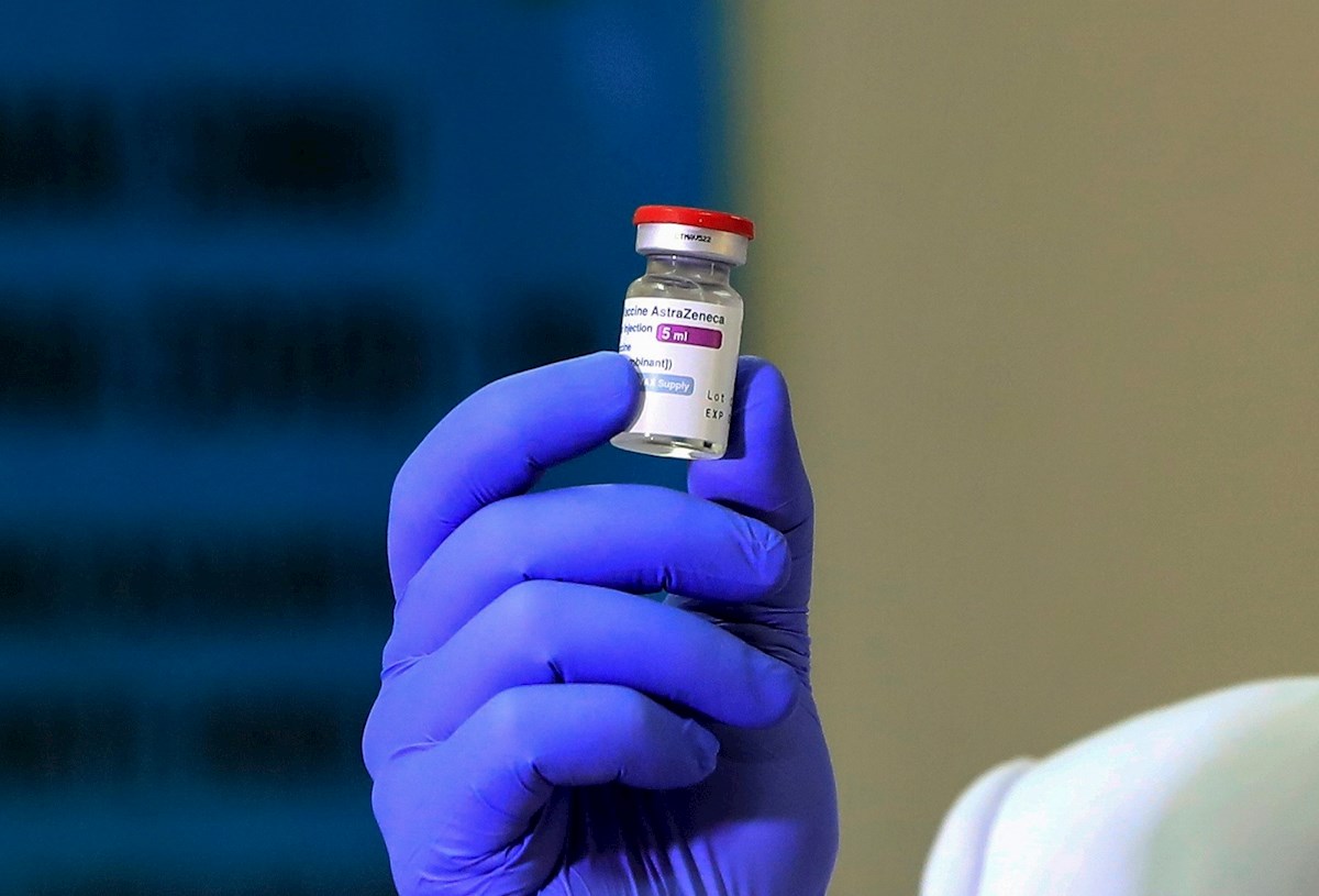 EMA confirma "posible vínculo" de la vacuna AstraZeneca con casos raros de coágulos