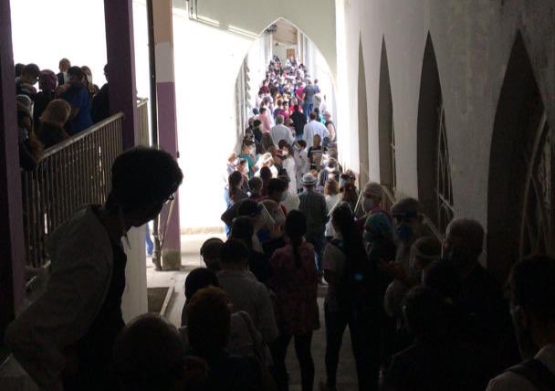 Suspenden jornada de vacunación contra COVID-19 al personal del Hospital Vargas #9Abr