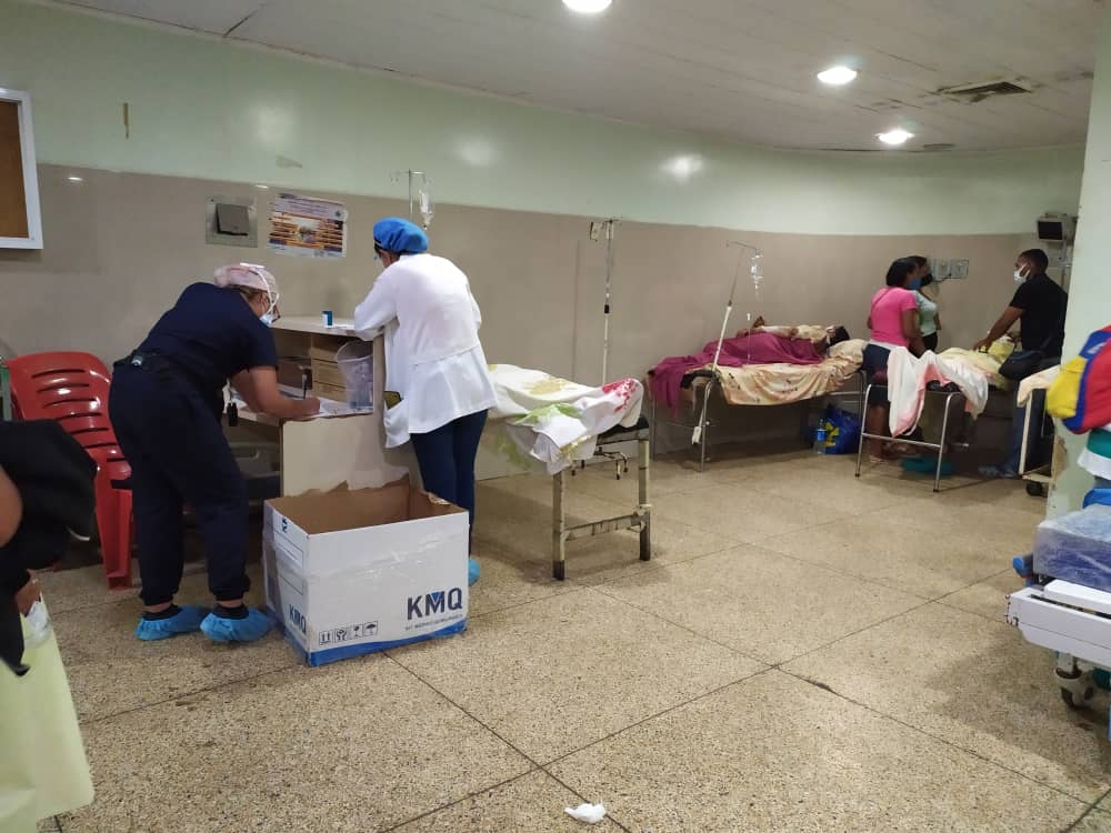 Familiares dieron respiración manual a pacientes con COVID-19 en Maturín, tras apagón que afectó a hospital centinela