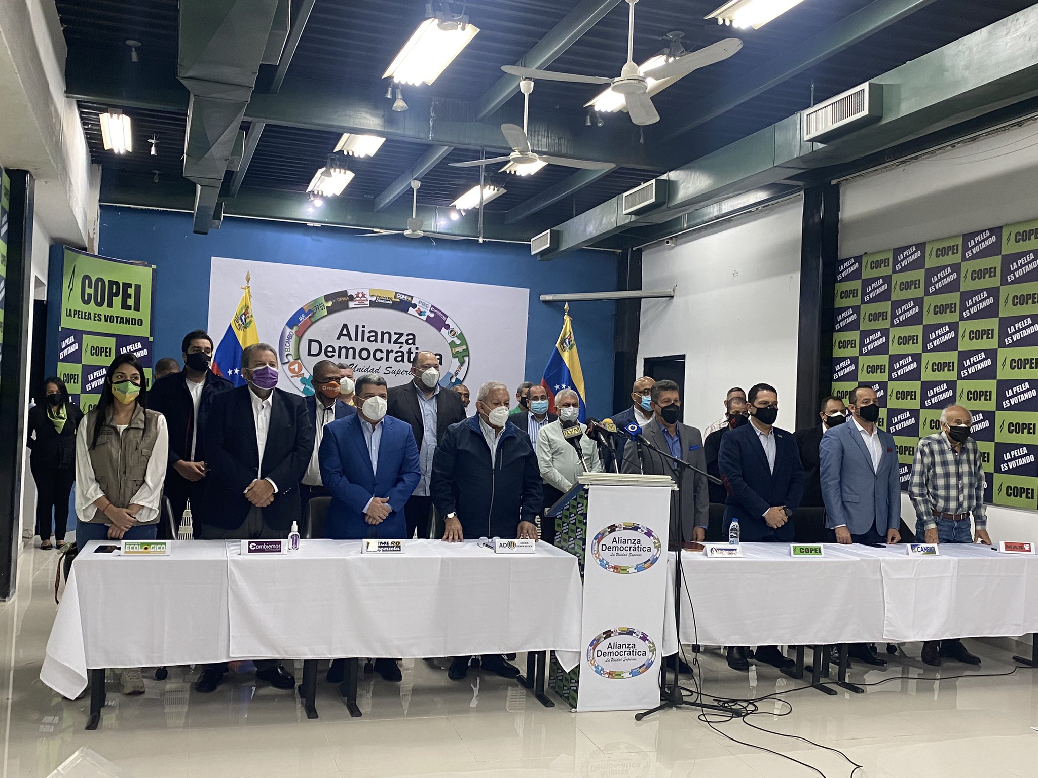 Oposición moderada presenta acuerdo de alianza para megaelecciones regionales
