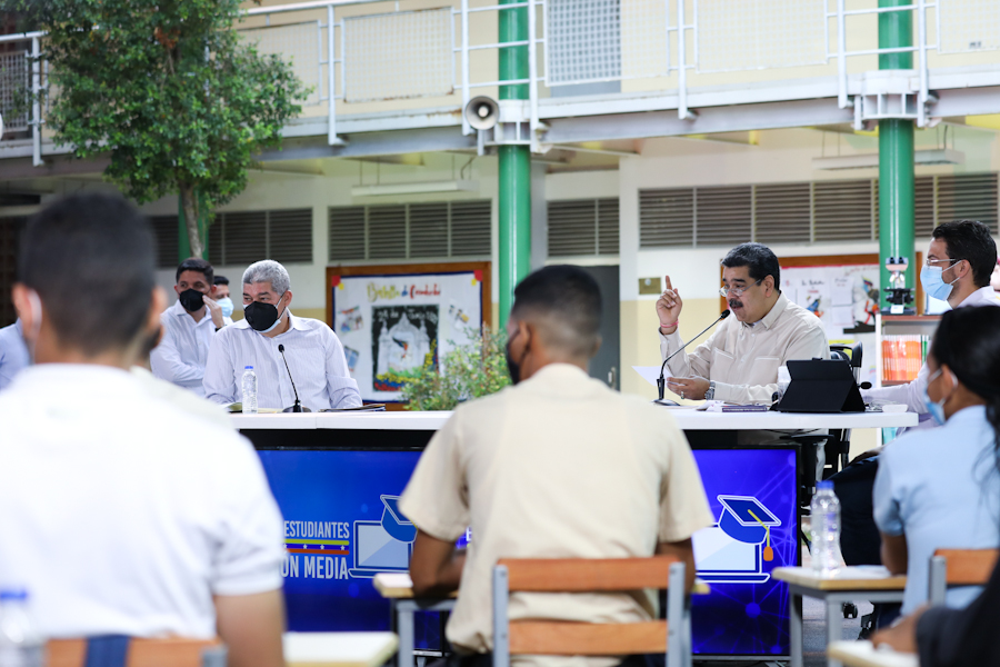 Maduro: Si se acelera vacunación estudiantes volverán clases presenciales en octubre