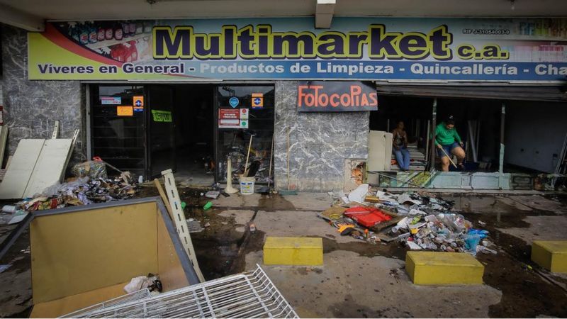 Saqueos en Guasipati y El Callao por rechazo de comercio a recibir billete de Bs. 50.000