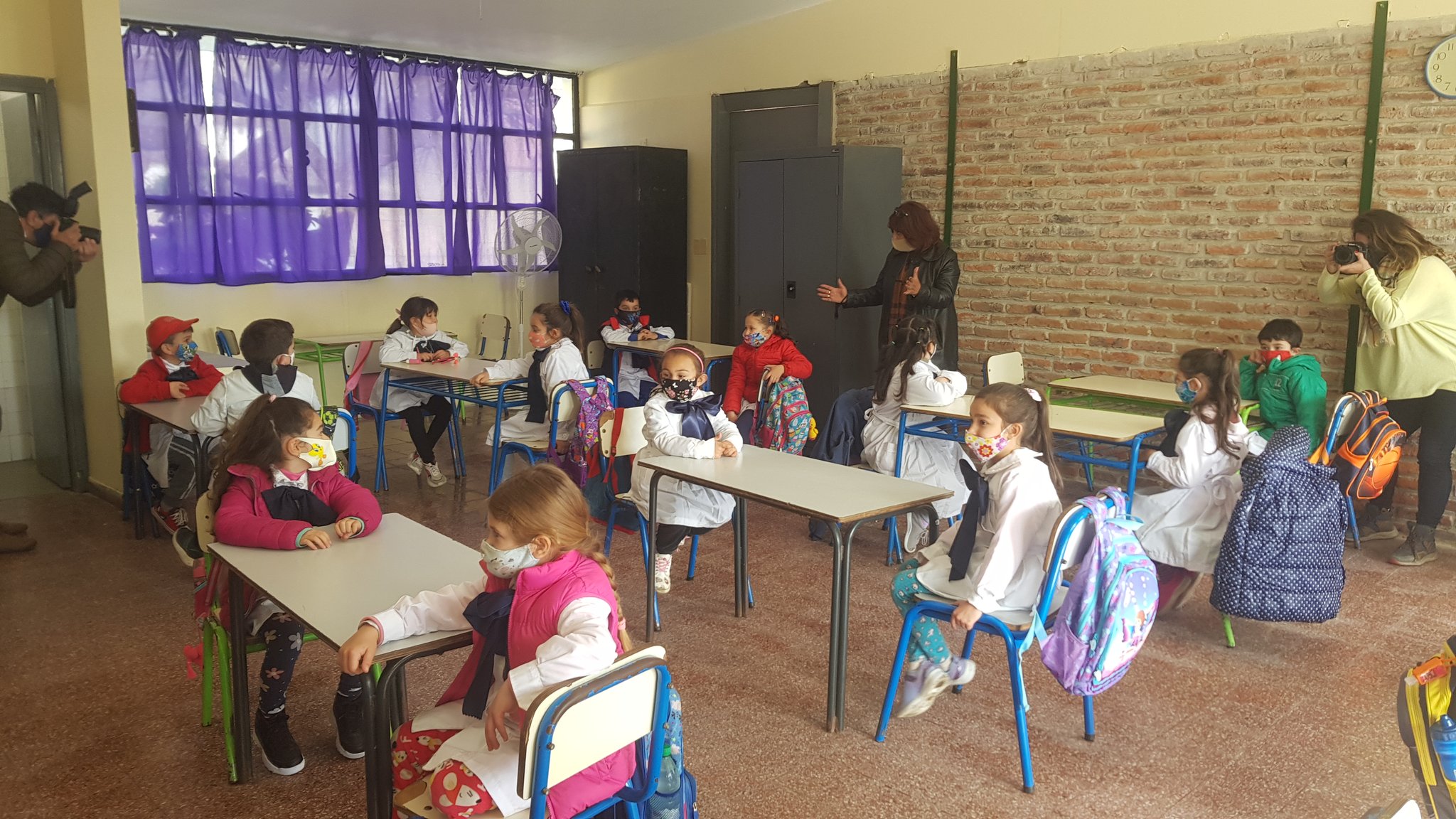 Unos 51.000 alumnos regresan a las clases presenciales en Uruguay