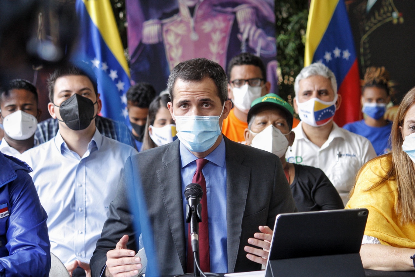 Oposición aprueba el fin del gobierno interino en primera discusión