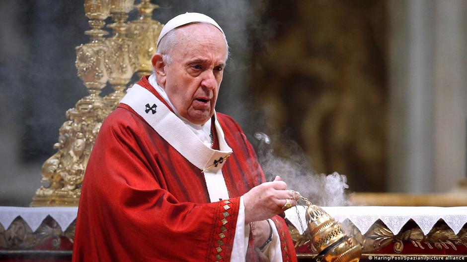 El papa renuncia a oficiar la Vigilia Pascual por su dolor en la rodilla