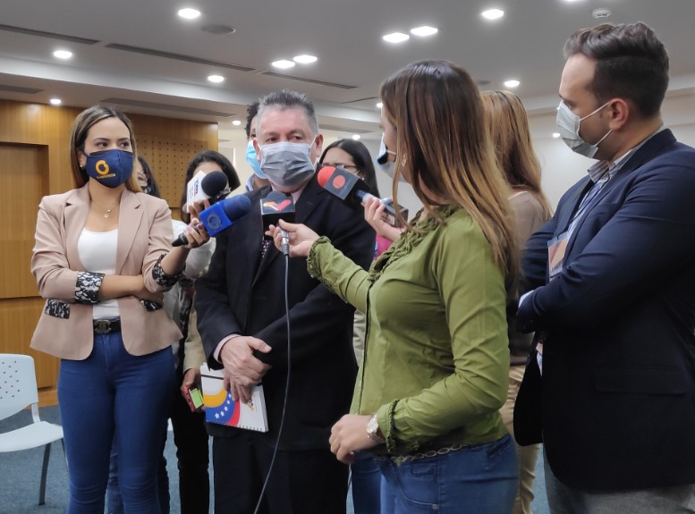 Rector niega que en puntos de Registro Electoral pidan el carnet de la patria