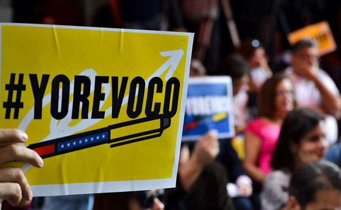 ¿Qué argumentan los promotores y detractores del revocatorio contra Maduro?