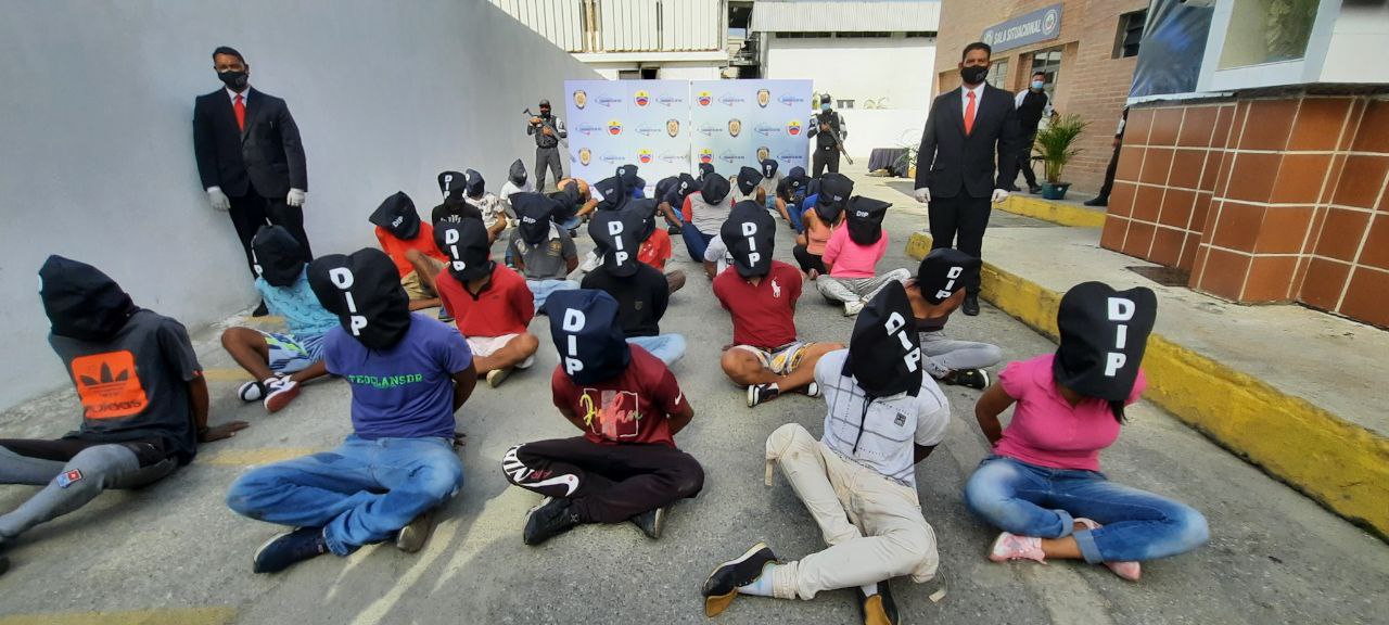 Ministra reporta 38 detenidos y dos funcionarios heridos en operativo en La Vega