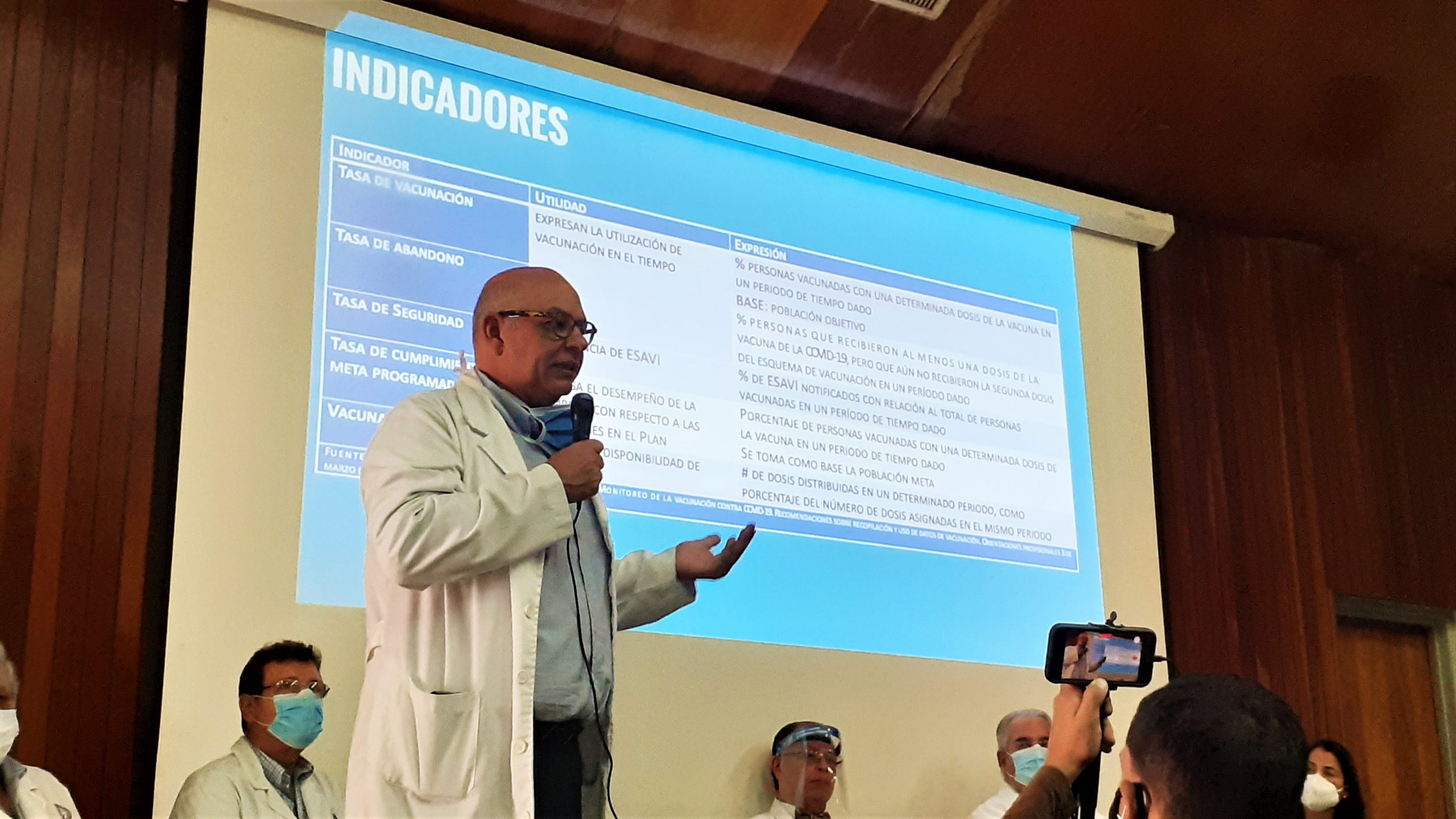 Expertos proponen mejoras al plan de vacunación y piden respuestas al Ministerio de Salud