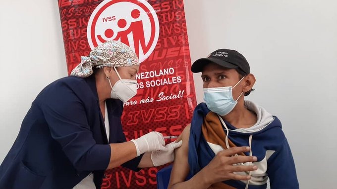 Inicia vacunación a pacientes renales y personas con VIH todavía esperan
