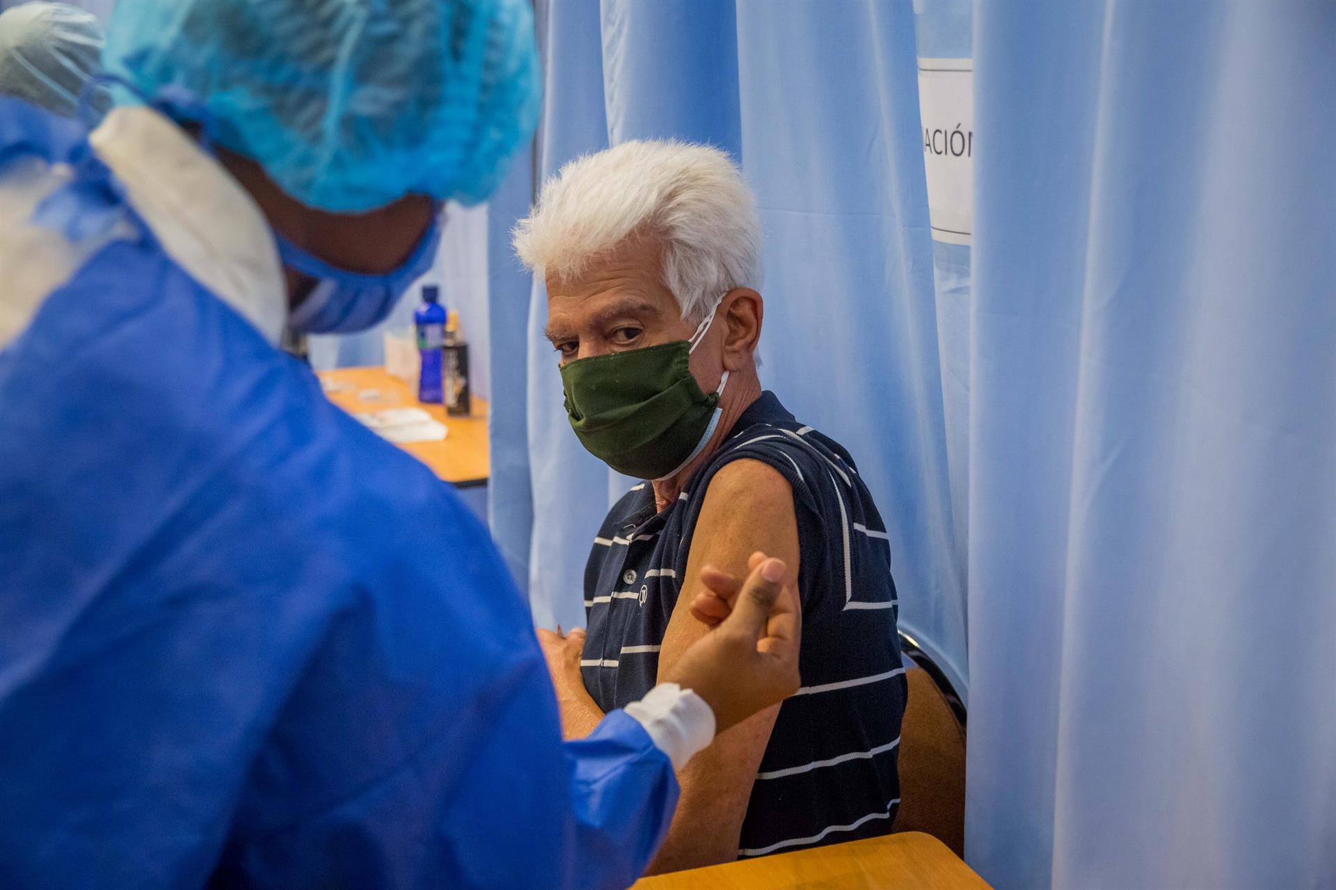 Médicos Unidos denuncia que datos de vacunación anticovid están manipulados