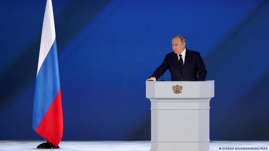 Putin promulga ley que impide a oposición "extremista" presentarse a comicios