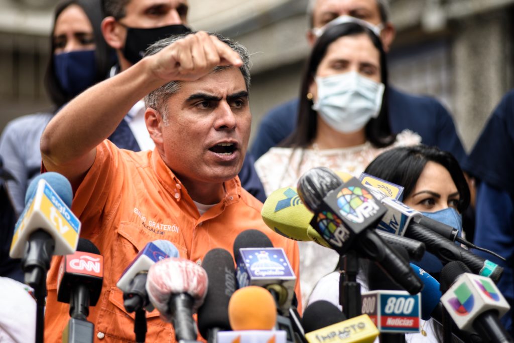 Dirigente de VP Emilio Graterón se refugia en embajada de Chile
