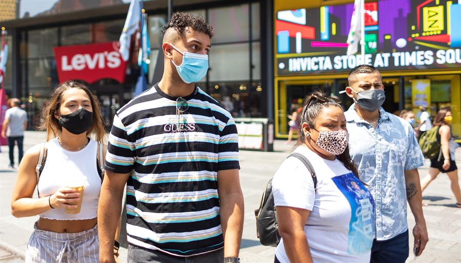EEUU pidió este 27 de julio a todos los vacunados usar mascarillas en espacios cerrados ante el rápido avance de delta | Foto: EFE/Justin Lane