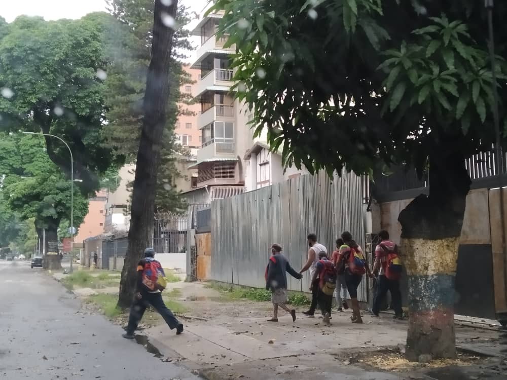 Habitantes de la Cota 905 huyen de la violencia y buscan refugio en casas de familiares