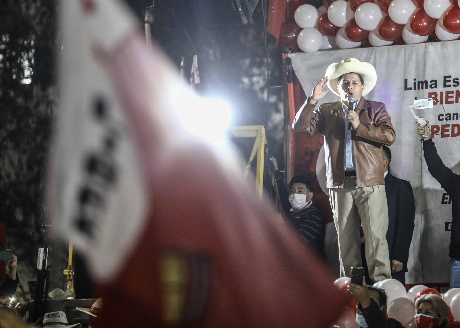 Perú deportará a extranjeros que "se portaron mal", dice Pedro Castillo