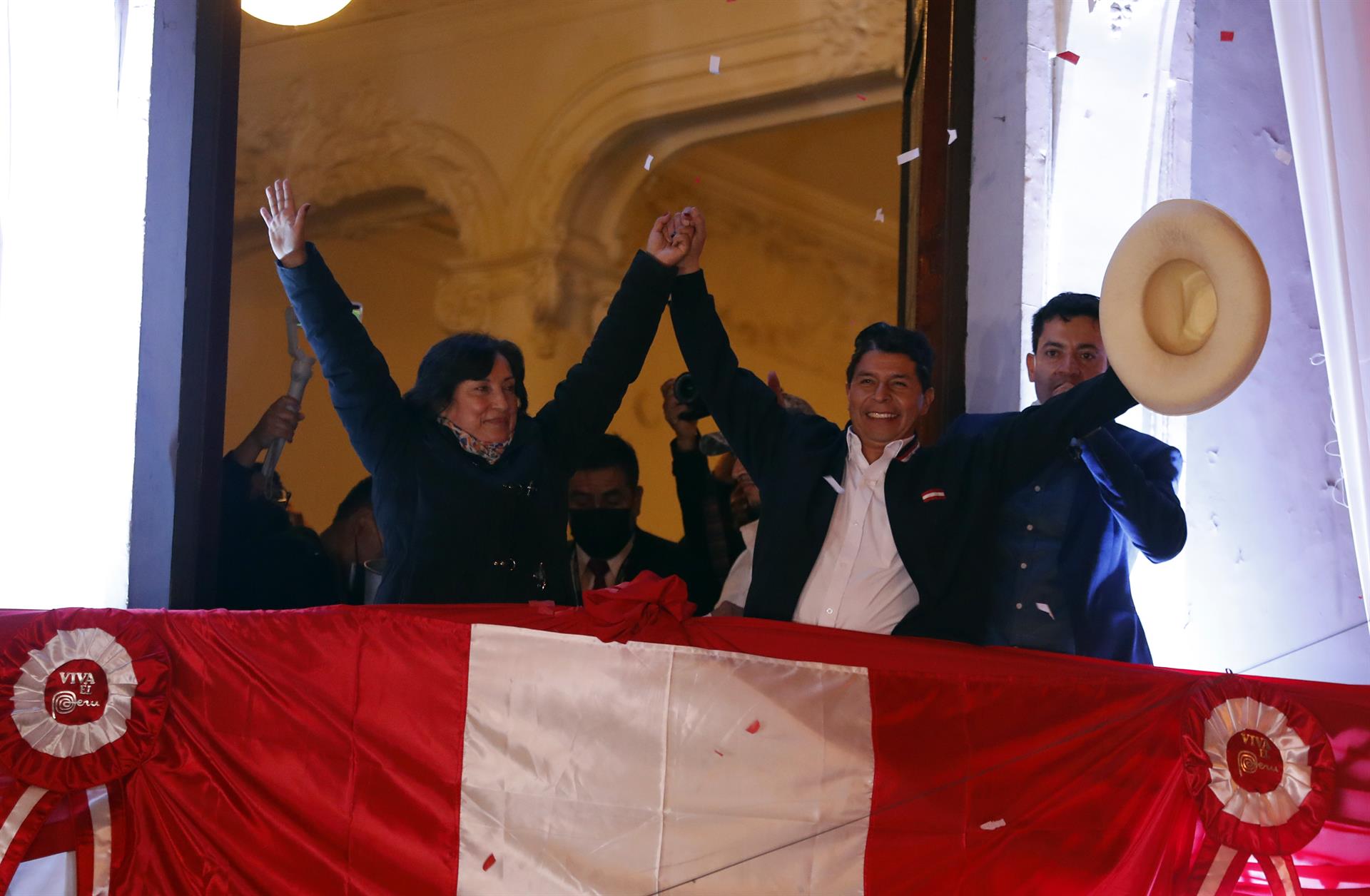 Castillo llama "a la más amplia unidad del pueblo peruano" al ser proclamado presidente electo