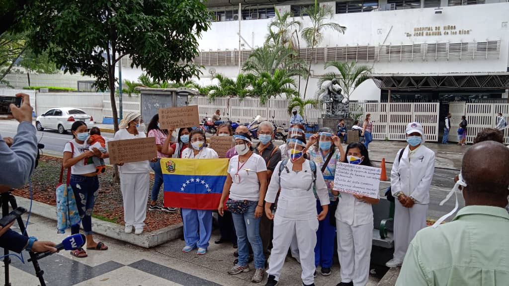Enfermeras del hospital de niños J. M. de los Ríos protestan por falta de insumos