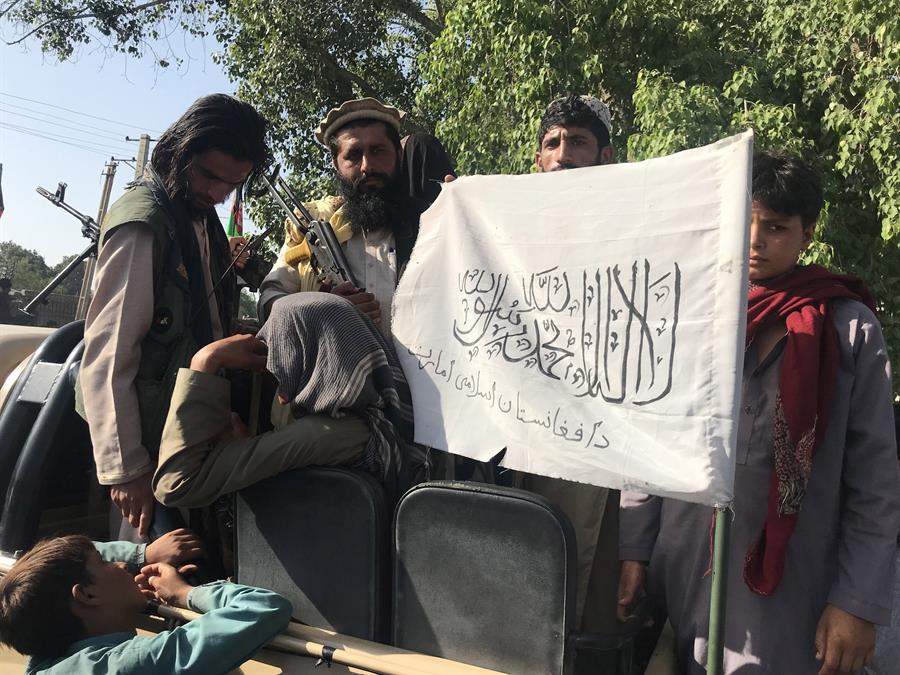 Talibanes reprimen protesta
