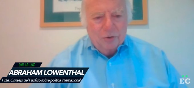 "Un objetivo importante en el diálogo es ir reconstruyendo la economía", afirma Abraham Lowenthal #ConLaLuz