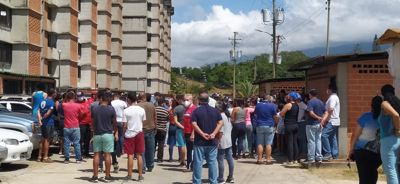 Vecinos denuncian invasión