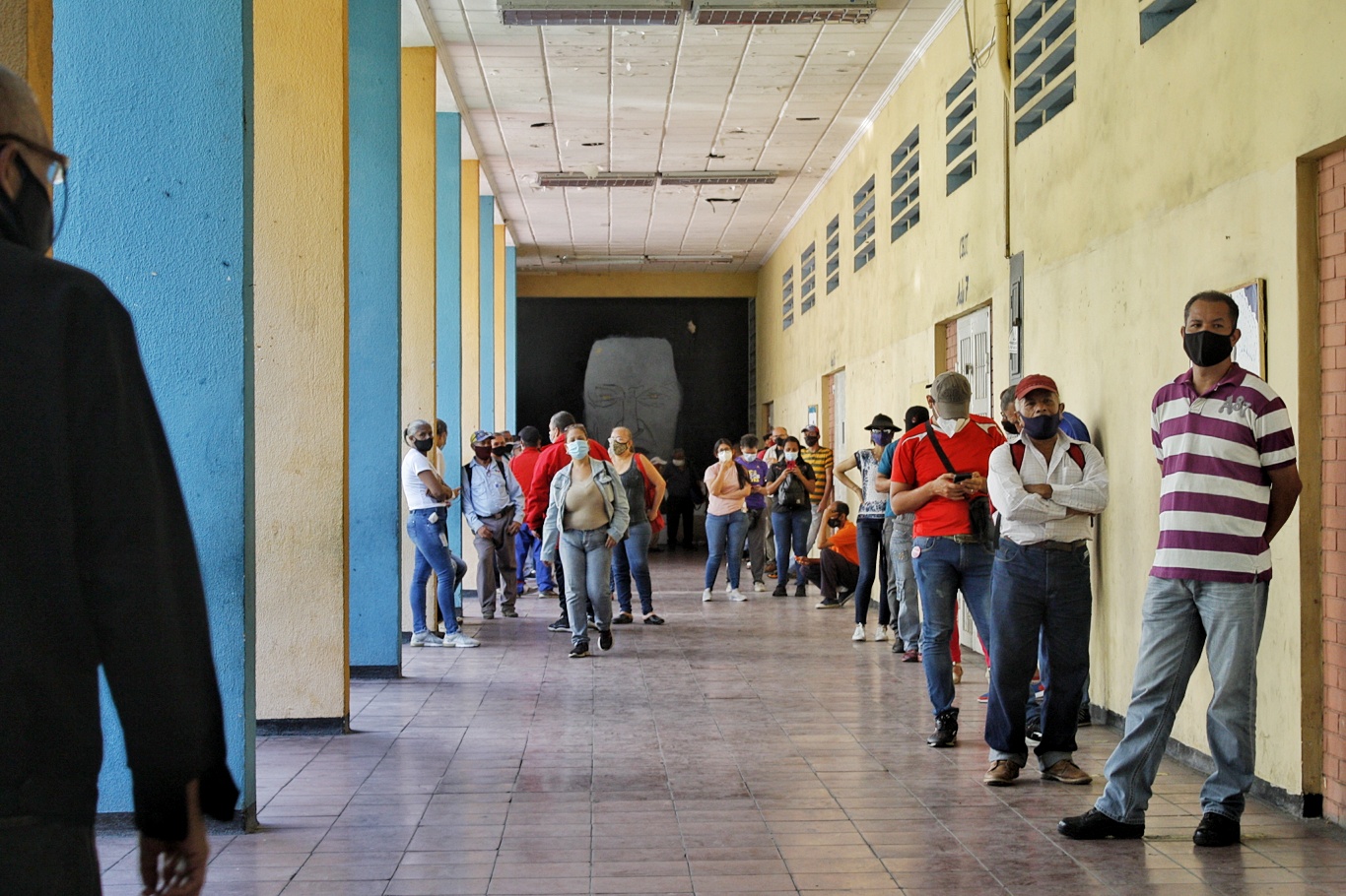 Chavismo compite “cómodo” este #21Nov por la división del voto opositor, apuntan analistas