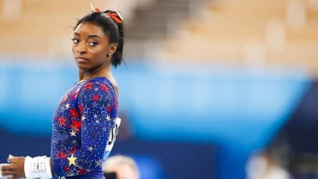 Simone Biles participará en la final de barra