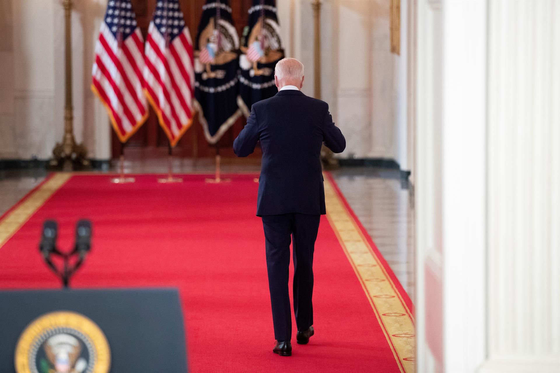 Biden: La decisión era retirarse o aumentar la presencia en Afganistán