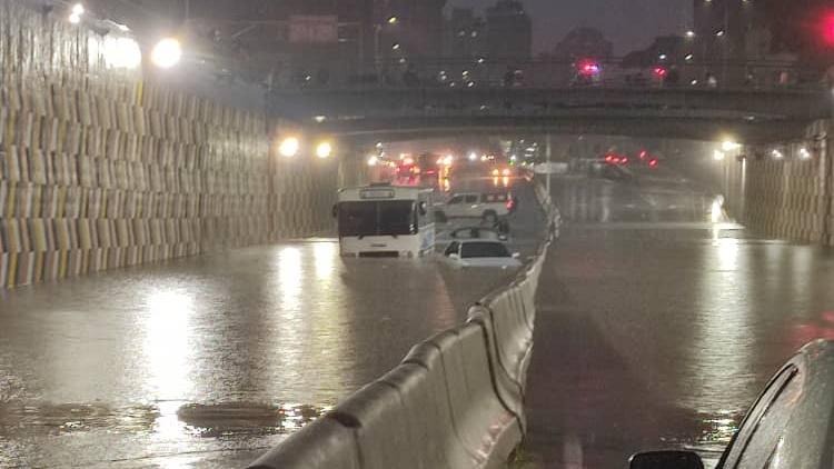 Fuertes lluvias inundan zonas de Caracas este #10Ago