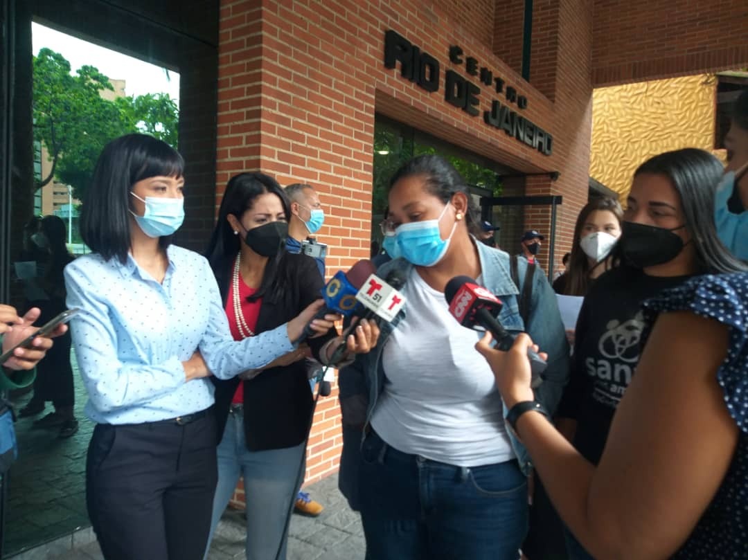 Madres de pacientes del J. M. de los Ríos piden priorizar a los niños en cualquier negociación