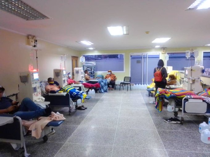Falta de agua, bicarbonato y gasolina pone en riesgo a las personas en diálisis