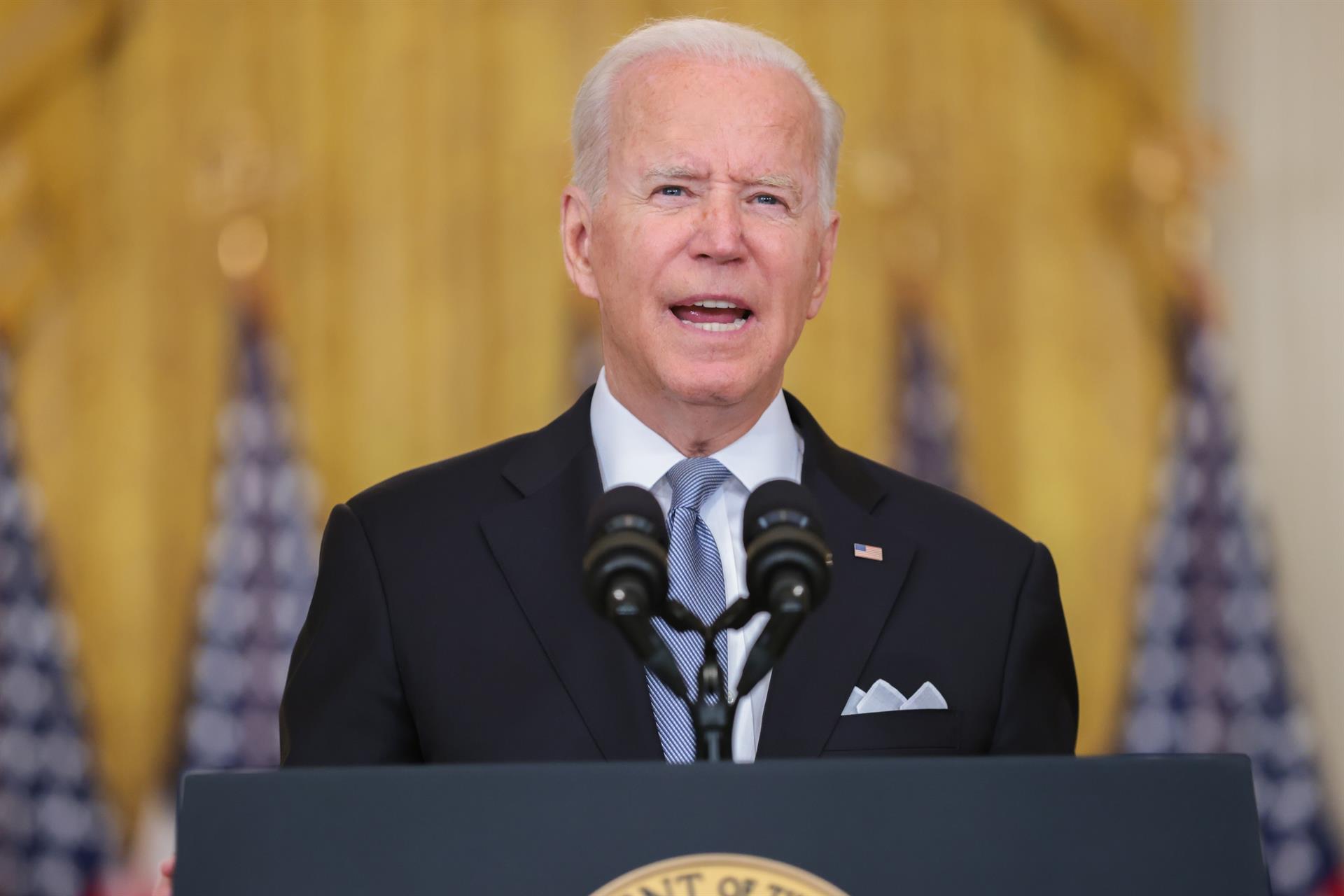 Biden ordena usar fondos afganos para víctimas del 11S y ayuda humanitaria