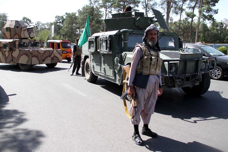 Talibanes toman cinco capitales provinciales en una semana