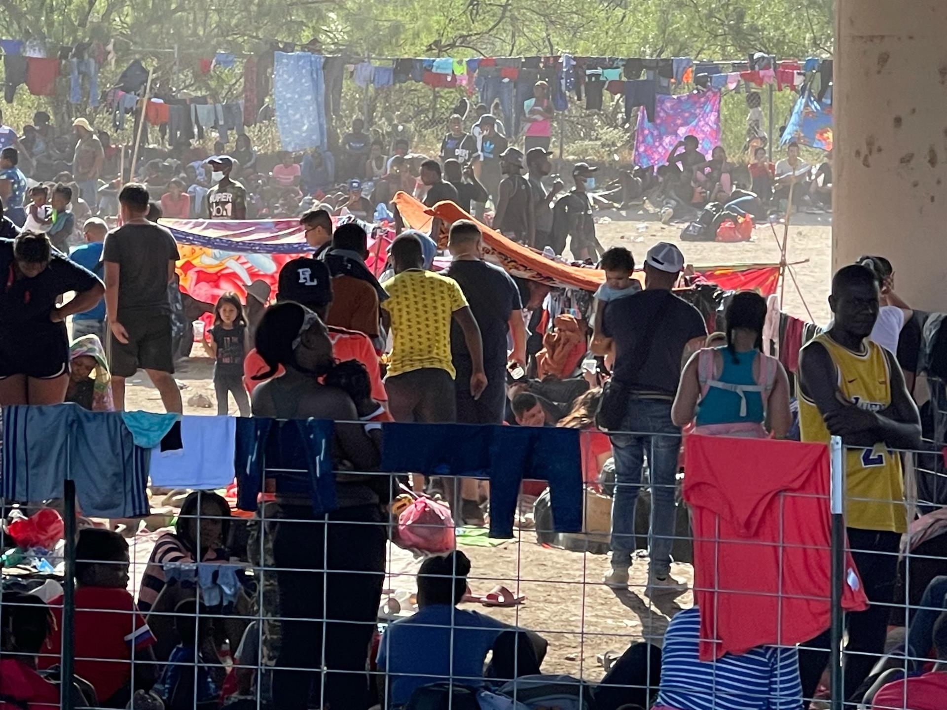 EE.UU. prepara vuelos de deportación a Haití tras cruce masivo en la frontera