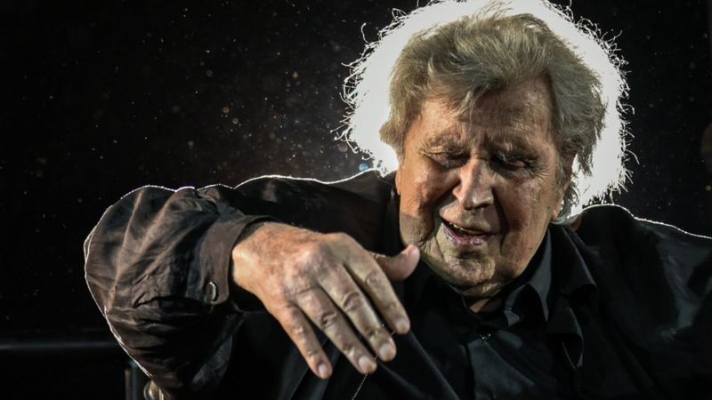 Muere Mikis Theodorakis, el compositor de "Zorba el griego" a quien Grecia tenía en su propio Olimpo