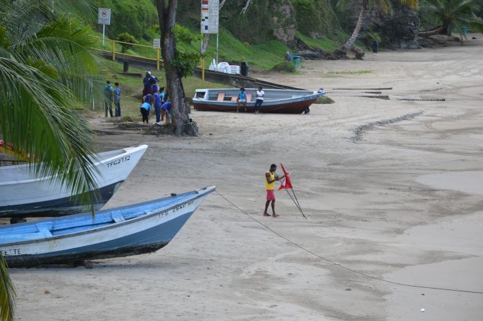 Detienen a 34 venezolanos en una playa de Trinidad y Tobago