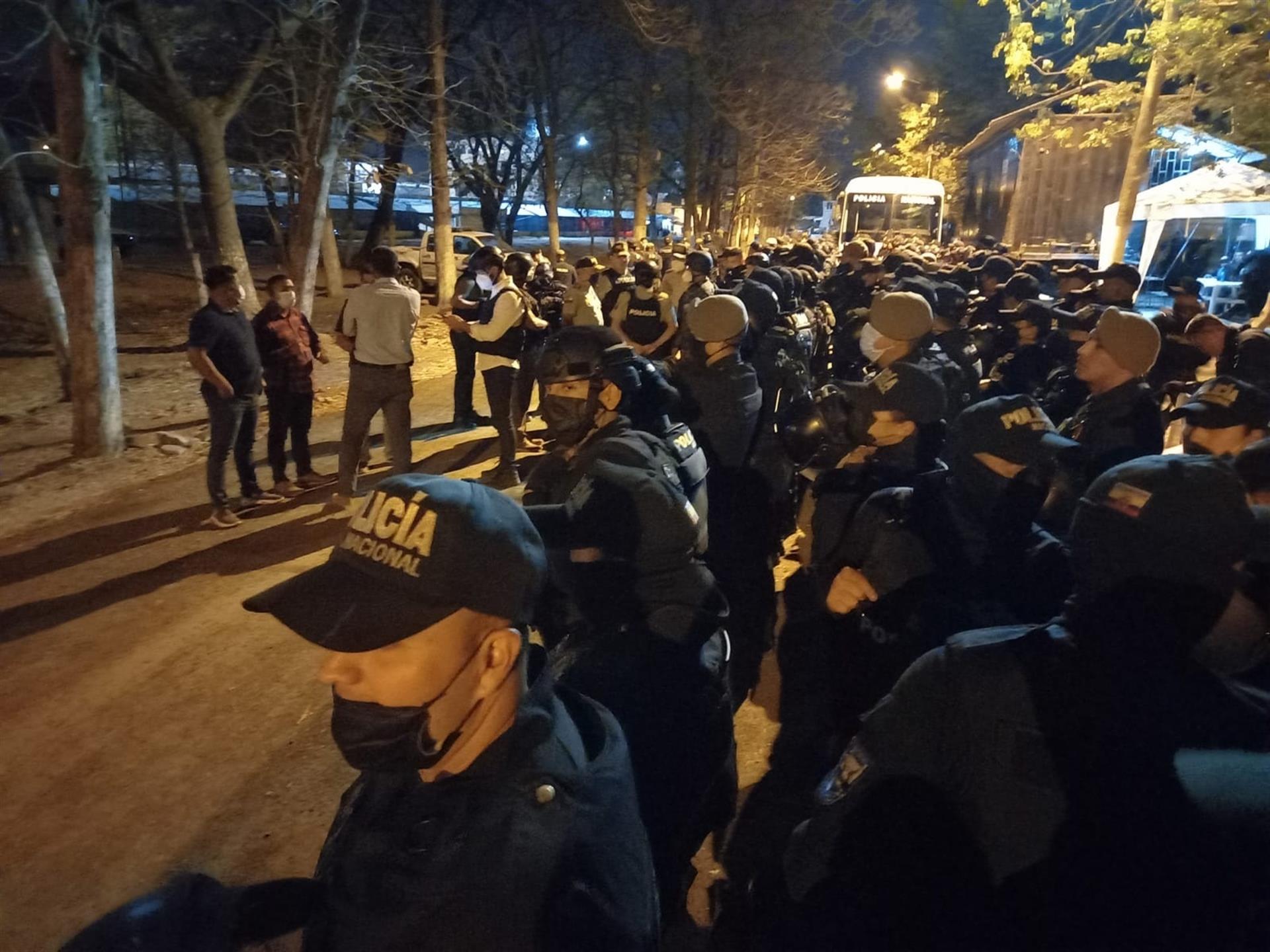 Cárceles de Ecuador en estado de excepción para frenar guerra entre reclusos