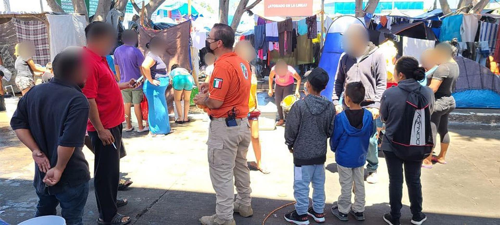 Rescatan a 327 migrantes, entre ellos 120 menores, en el norte de México