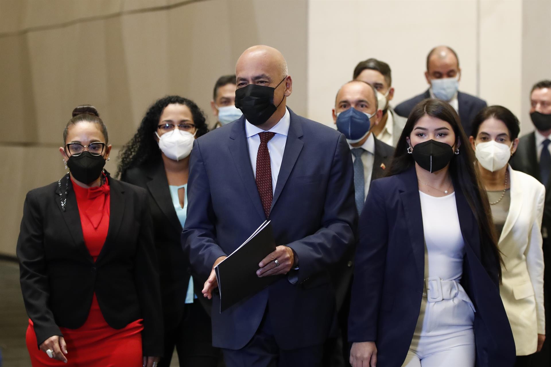 Analistas: Chavismo prepara “excusa” para implosionar negociación con Saab