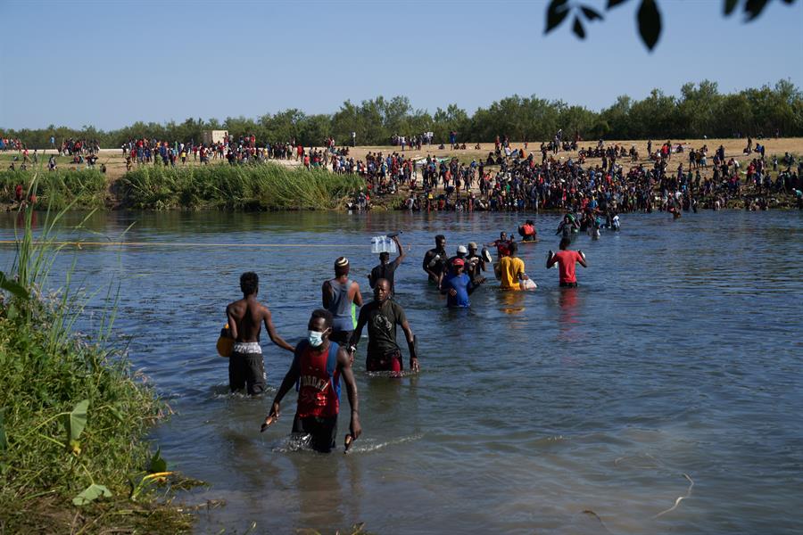 EE.UU., tras cruce masivo de haitianos: "Si vienen ilegalmente, serán devueltos"
