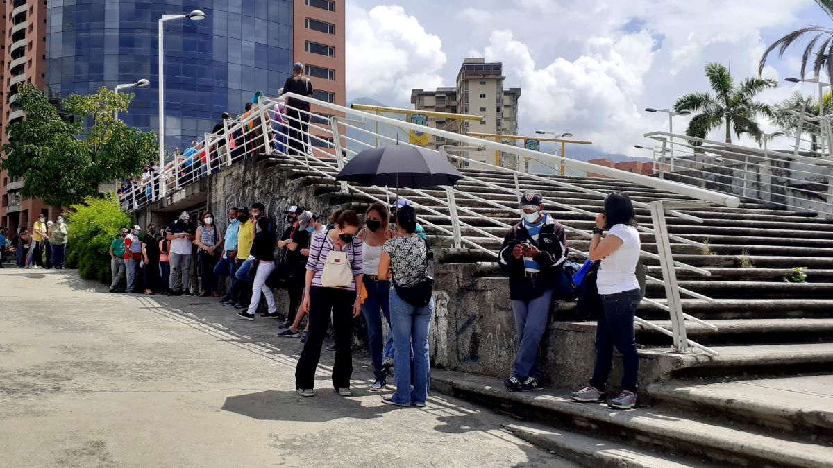 "Unos sí y otros no": así va la vacunación con segundas dosis de Sputnik V en Caracas