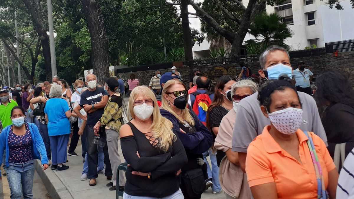 "Unos sí y otros no": así va la vacunación con segundas dosis de Sputnik V en Caracas
