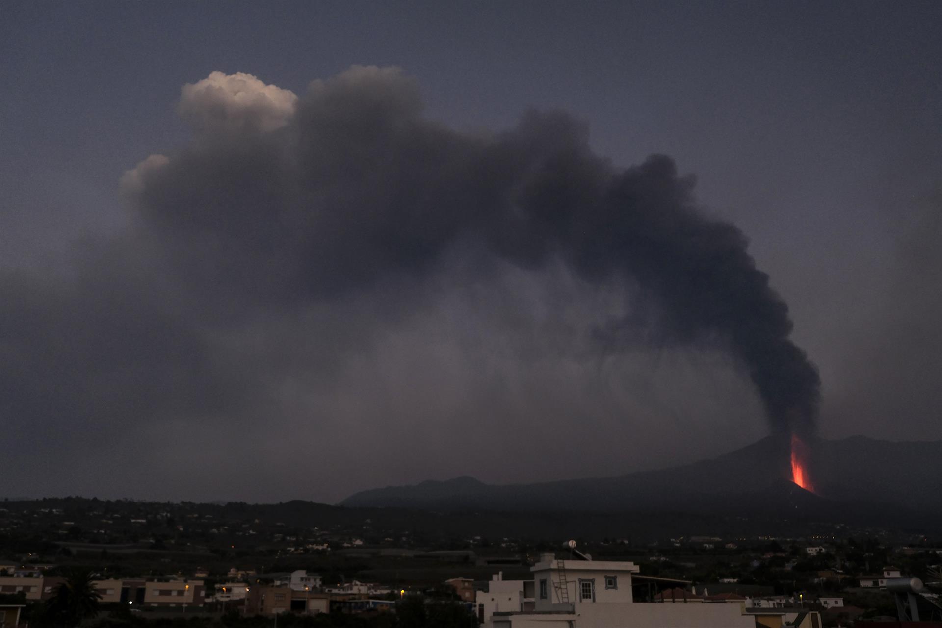 Volcán de La Palma se estabiliza tras una semana en erupción