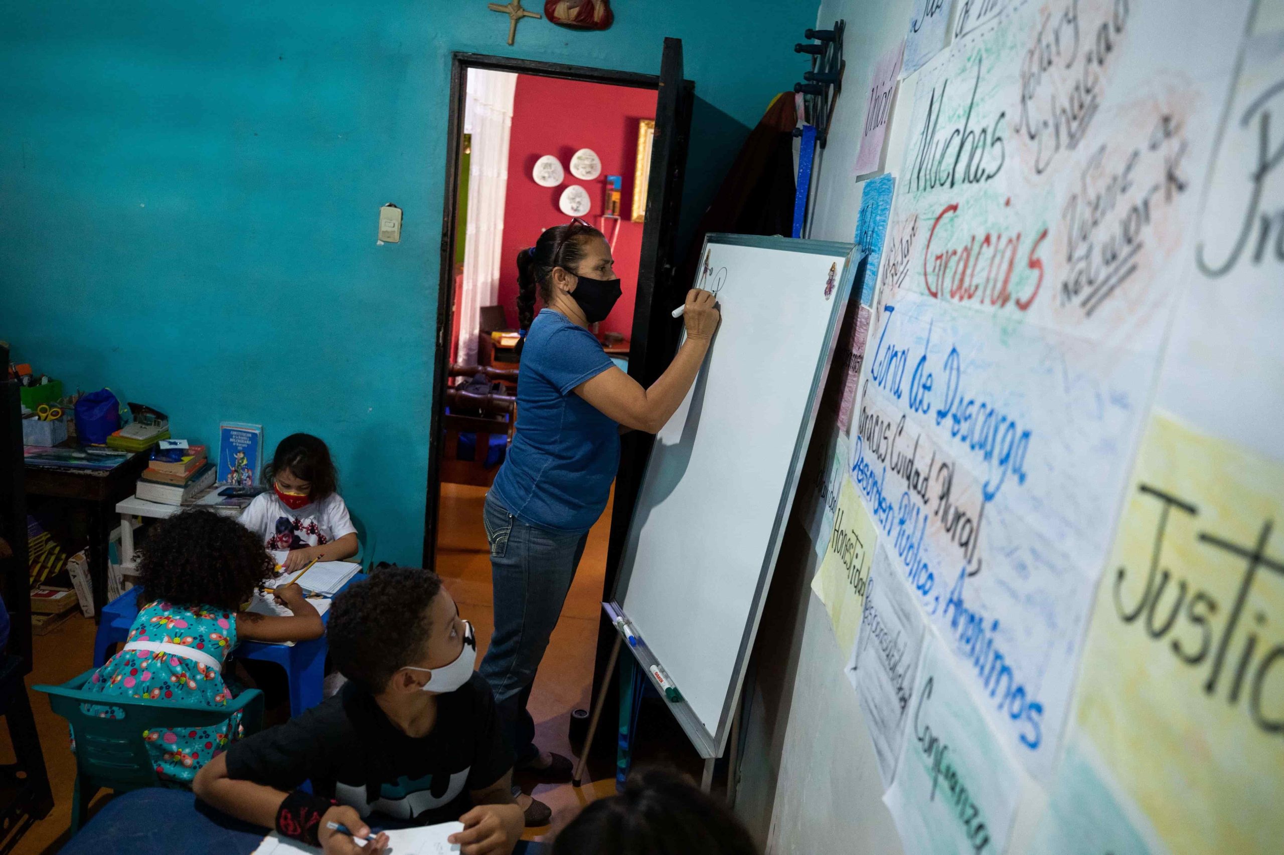 Ministros reiteran regreso a clases el 25 de octubre