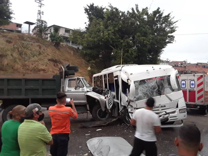 21 heridos deja choque en carretera que comunica a Táchira con los llanos