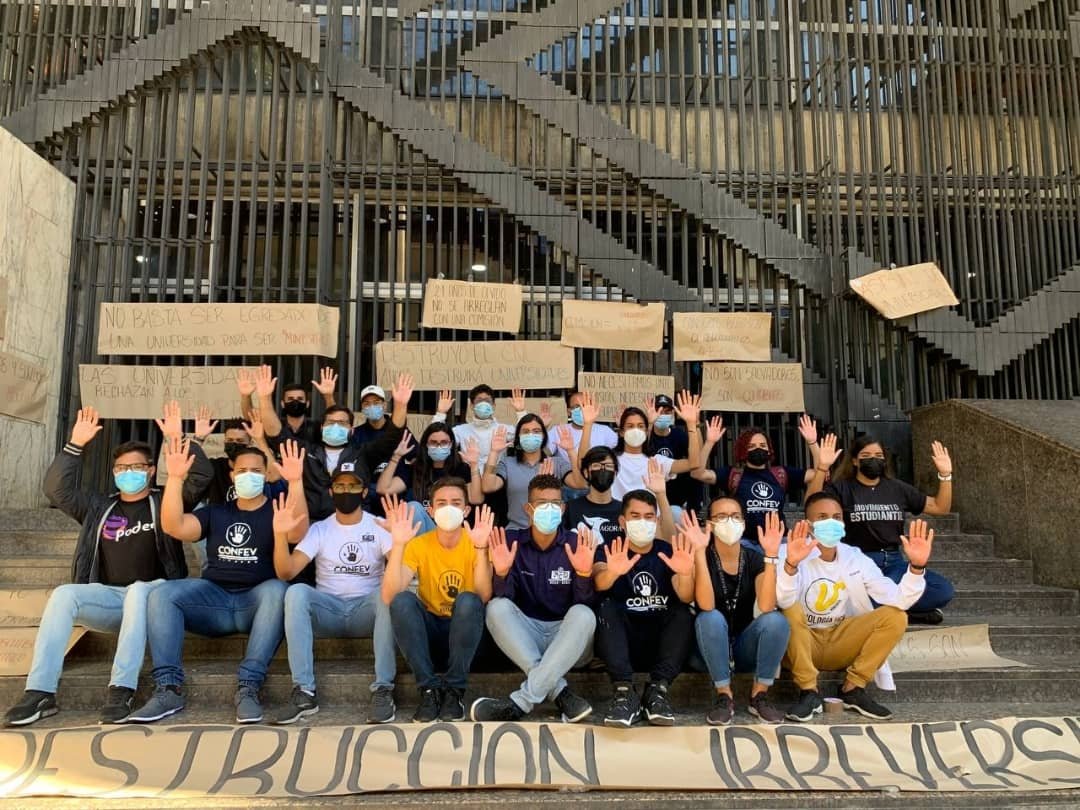 Estudiantes de la UCV protestan contra designación de Tibisay Lucena como Ministra de Educación Superior