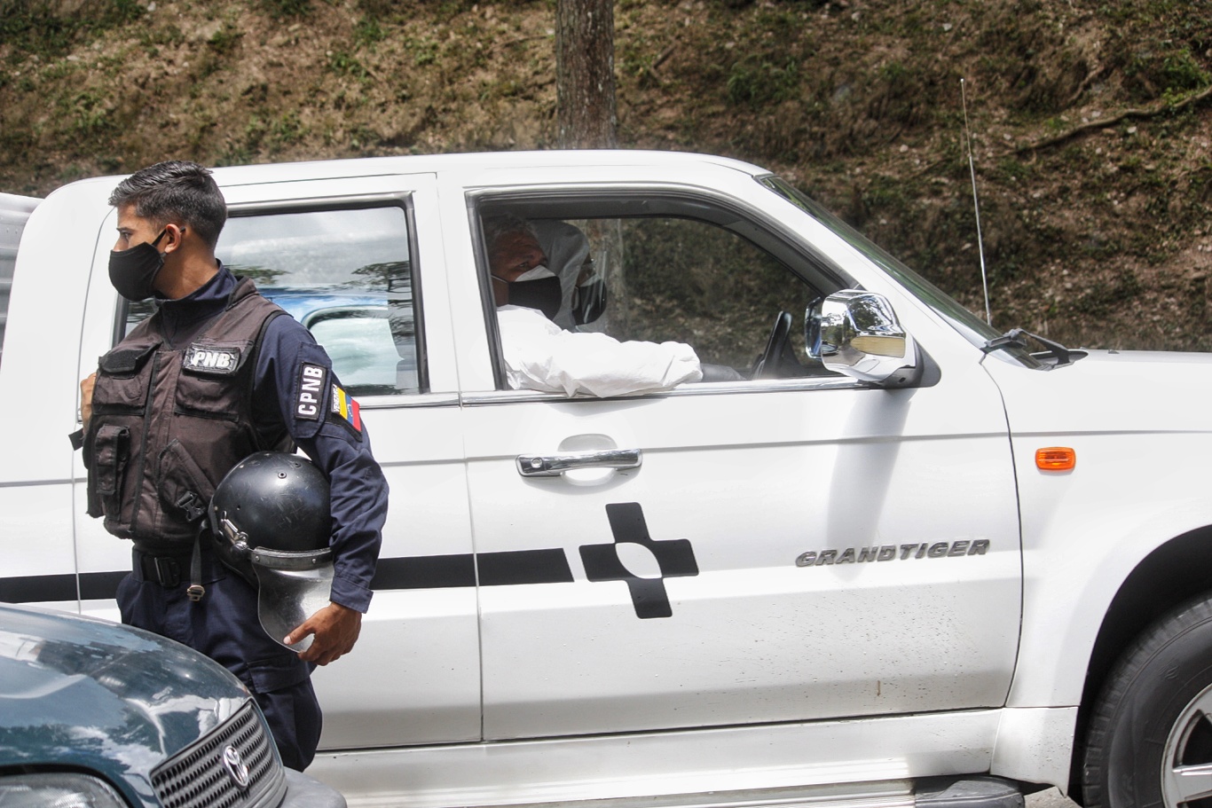 Un sepelio controlado y dudas sobre su muerte, así fue la despedida del general Baduel